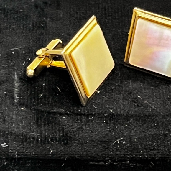 Vintage mother of pearl Square gold plated cuff links 1” - Picture 6 of 11
